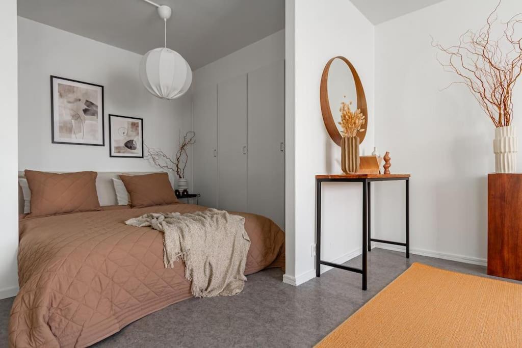Affordable Studio In Trendy Sofo, Construction Work ストックホルム エクステリア 写真