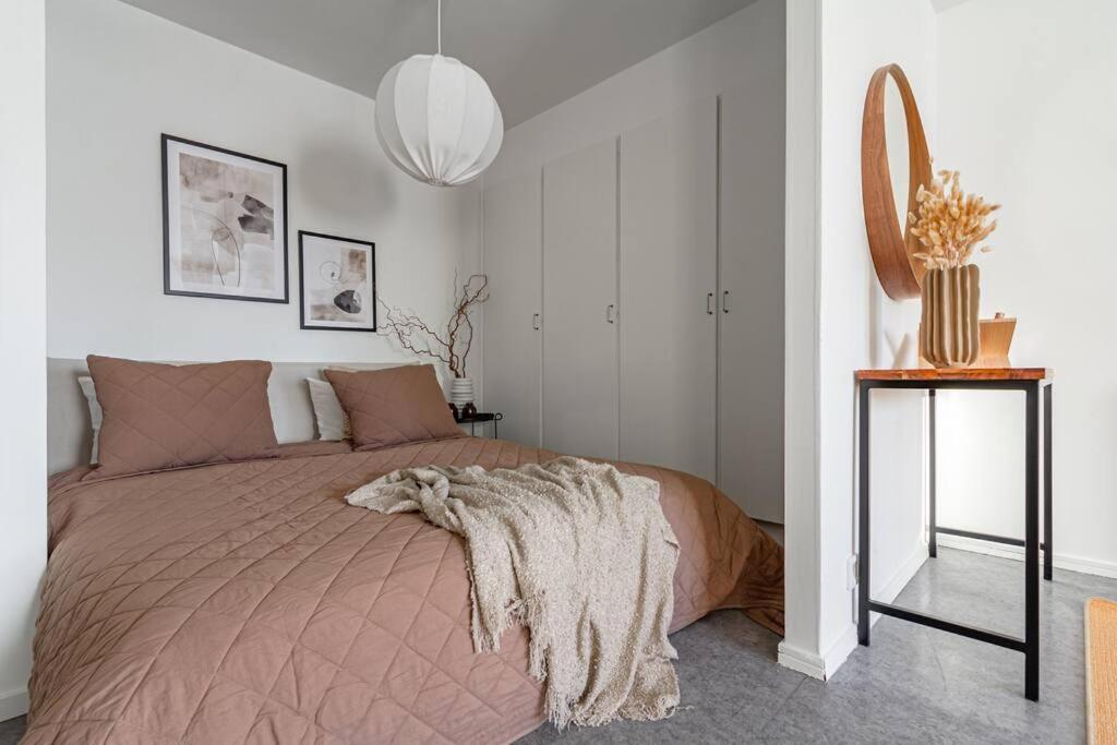 Affordable Studio In Trendy Sofo, Construction Work ストックホルム エクステリア 写真